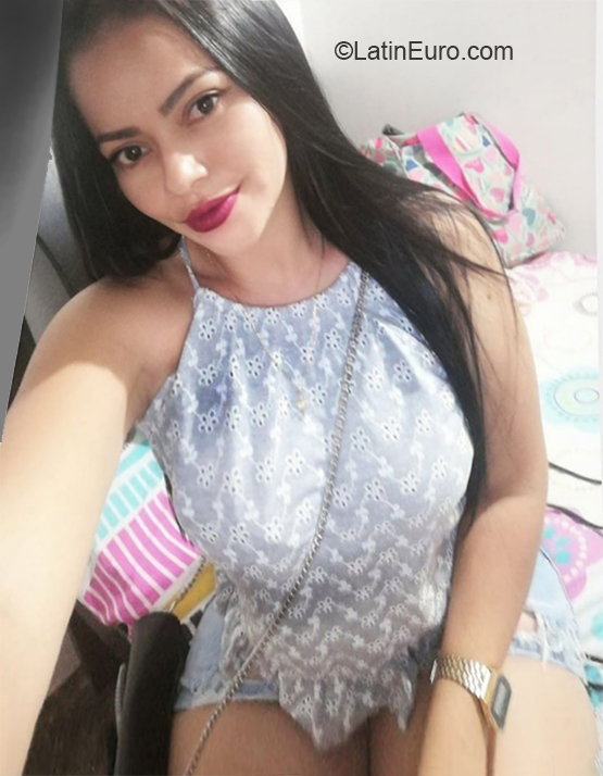 Date this stunning Colombia girl Yasmin from Medellin CO26126