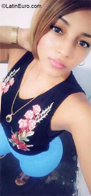 Date this cute Dominican Republic girl Yasmin from Santo Domingo DO36208