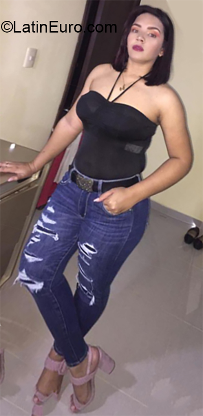 Date this sultry Dominican Republic girl Dilena from Nagua DO36212