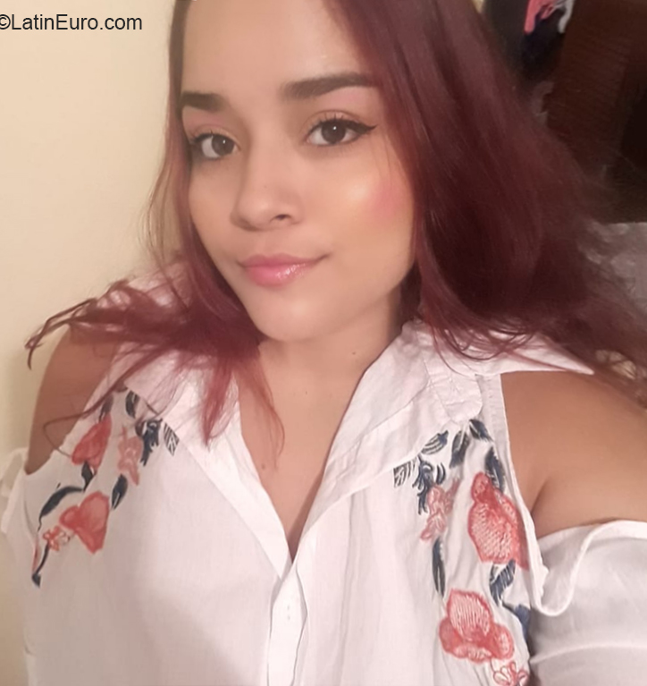 Date this nice looking Colombia girl Isabel from Medellin CO26135