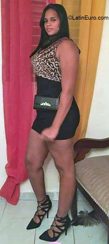 Date this exotic Dominican Republic girl Melissa from Santo Domingo DO36218