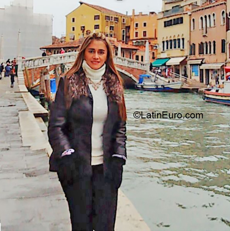 Date this hot Colombia girl Bibiana from Medellin CO26142