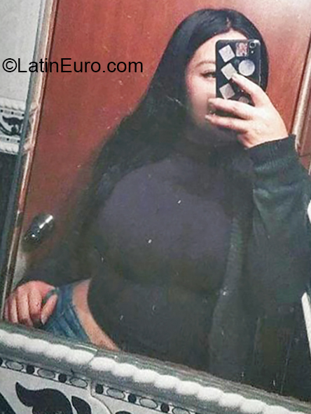 Date this nice looking Venezuela girl Sofia from Chacao VE2736