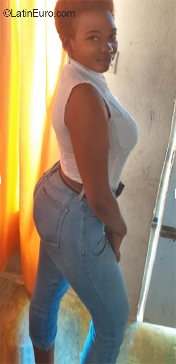 Date this voluptuous Dominican Republic girl Kate from Santo Domingo DO36281