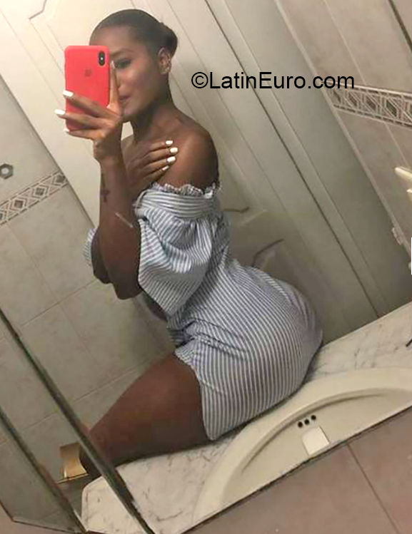 Date this pretty Colombia girl Mara from Cali CO26158