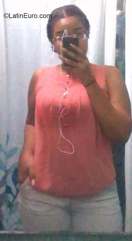 Date this georgeous Venezuela girl Aksra from Caracas VE2745