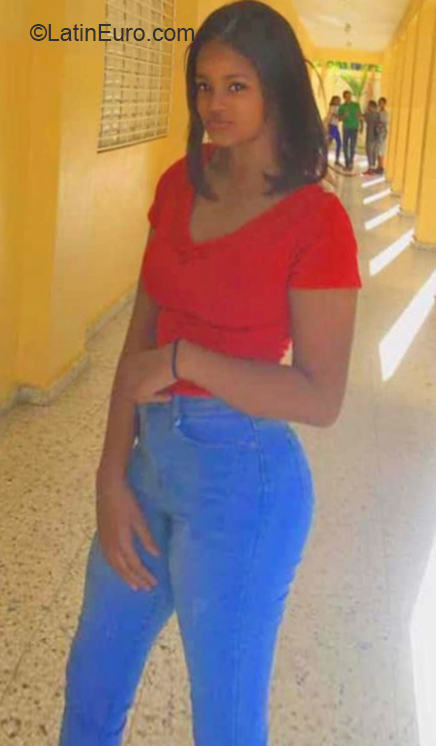 Date this sensual Dominican Republic girl Brenda from Santo Domingo Oeste DO36442