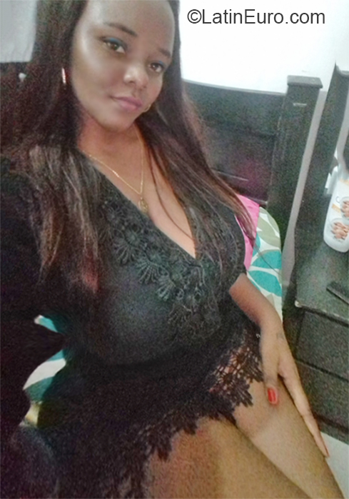 Date this foxy Colombia girl Kelly from Cali CO26278