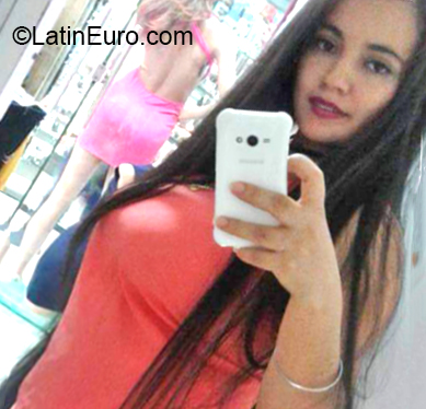 Date this foxy Colombia girl Maria from Cali CO26299