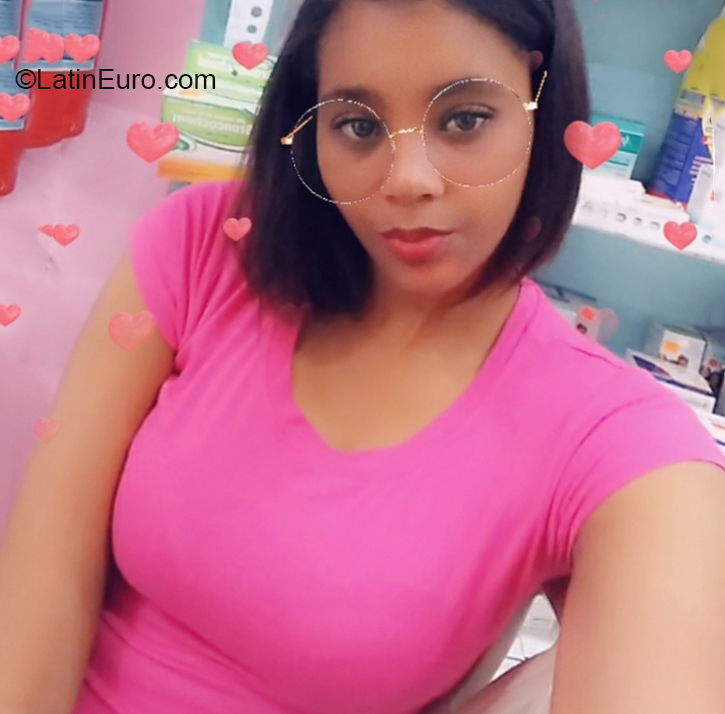 Date this hard body Dominican Republic girl Chakiria from Santo Domingo DO36601