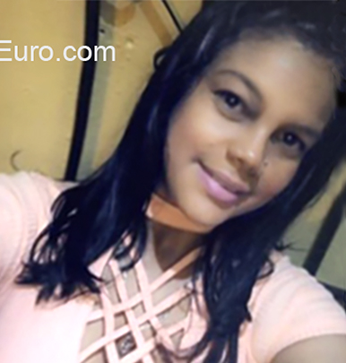 Date this athletic Dominican Republic girl Ashley from Santiago DO36628