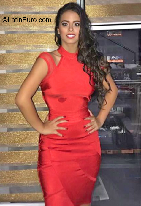 Date this nice looking Colombia girl Tati from Medellin CO26343