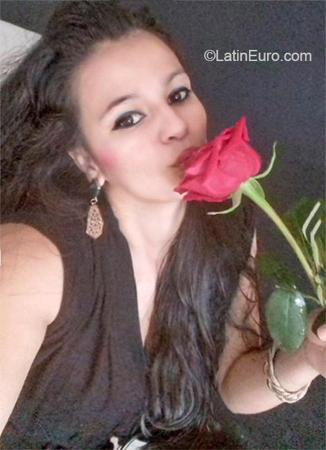 Date this voluptuous Ecuador girl Hanna from Guayaquil EC391