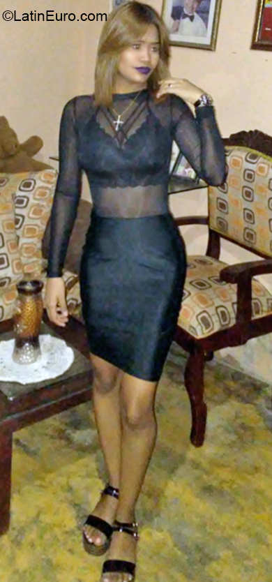 Date this happy Dominican Republic girl Angela from Santo Domingo DO36757