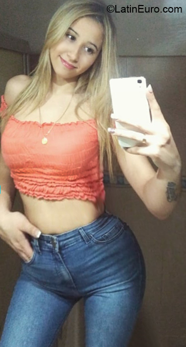 Date this charming Argentina girl Yenin from Buenos Aires AR288