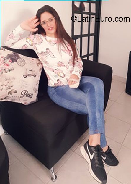 Date this good-looking Colombia girl Luisa from Bogota CO26426