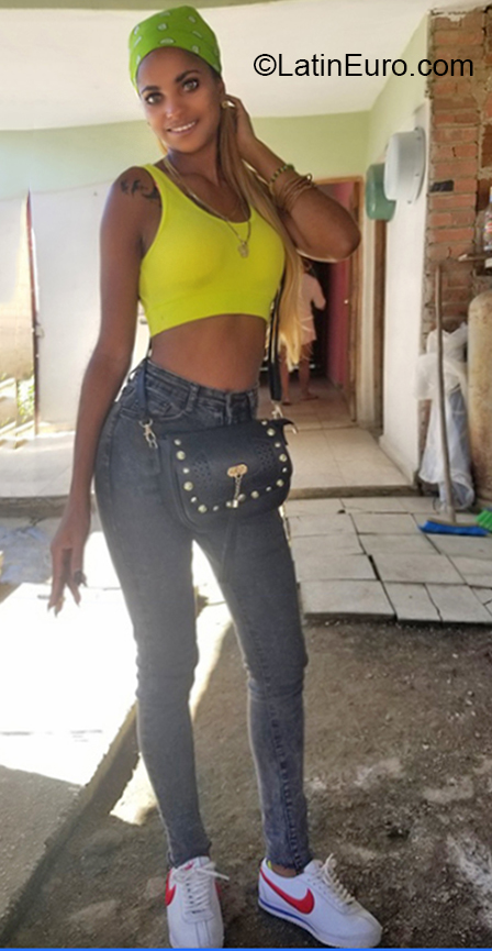 Date this beautiful Cuba girl Arlenyis from Camaguey CU638