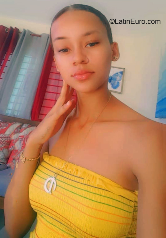 Date this hard body Dominican Republic girl Oireiny from Jarabacoa DO36927