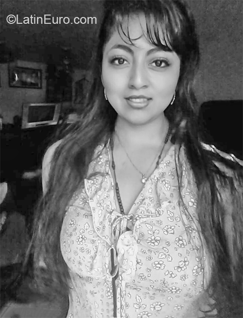 Date this young Ecuador girl Lorena from Quito EC403
