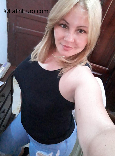 Date this gorgeous Dominican Republic girl Evelyn from Santiago DO36974