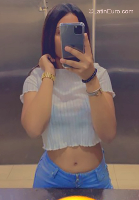Date this georgeous Dominican Republic girl Mary from Santo Domingo DO36998