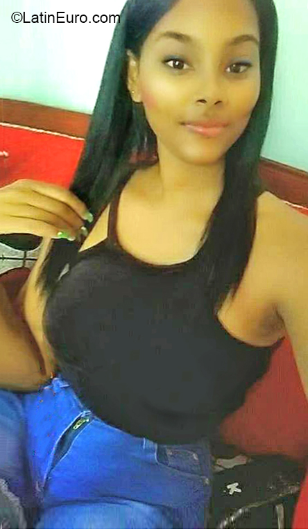 Date this exotic Dominican Republic girl Sharina from Santo Domingo DO37010