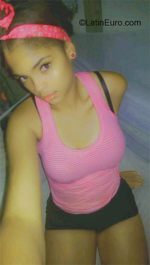 Date this good-looking Dominican Republic girl Rose from Santo Domingo DO37011