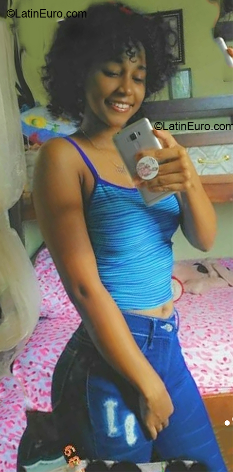 Date this young Dominican Republic girl Smailin from Santo Domingo DO37034