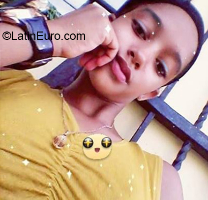 Date this voluptuous Dominican Republic girl Genesis from Santo Domingo DO37041