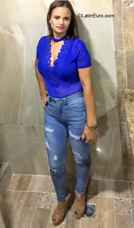 Date this good-looking Dominican Republic girl Alexa from San Felipe DO37054