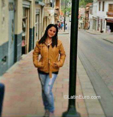 Date this young Ecuador girl Gigi from Guayaquil EC417