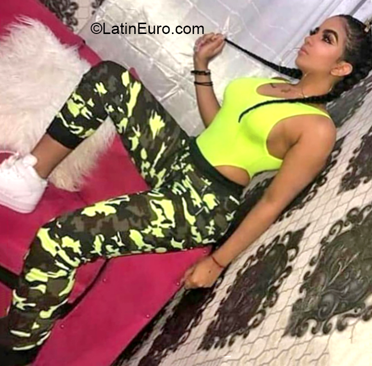 Date this cute Dominican Republic girl Alina from Santo Domingo DO37096