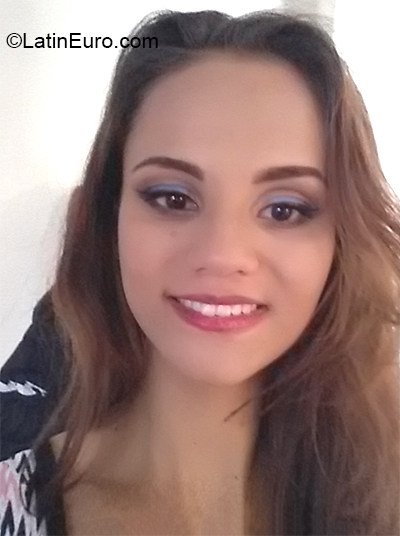 Date this beautiful Brazil girl Ariana from Cuitiba BR11021