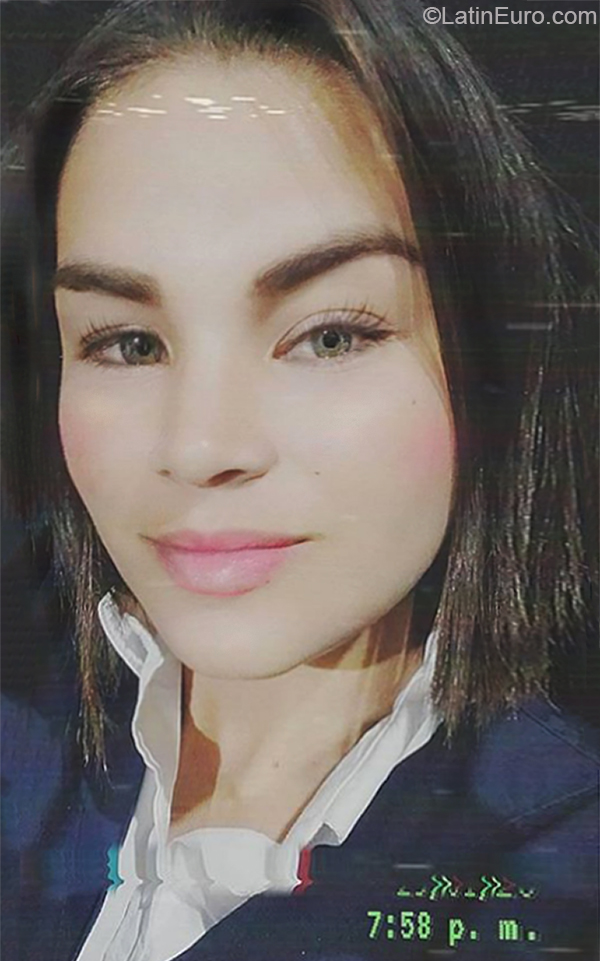 Date this funny Venezuela girl Loren from Caracas VE2926