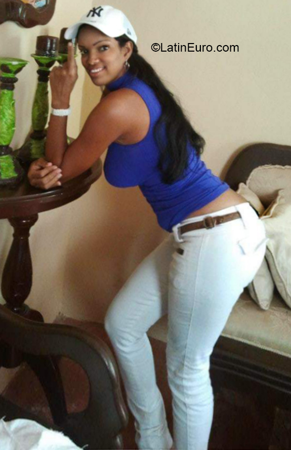 Date this sultry Dominican Republic girl Rosa from Santiago DO37112