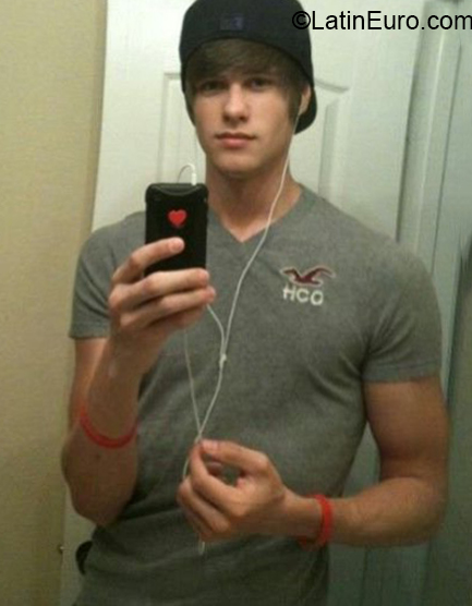 Date this foxy Peru man Dana from Lima PE1481