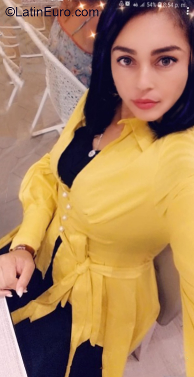 Date this athletic Dominican Republic girl Yessica from Santo Domingo DO37127