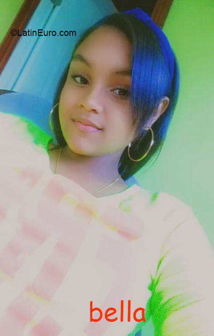 Date this nice looking Dominican Republic girl Ana Paula from Santiago DO37150