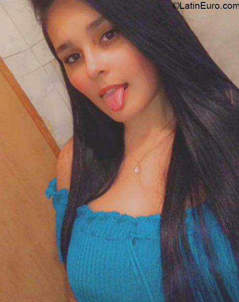 Date this lovely Brazil girl Emely from Salvador BR11027