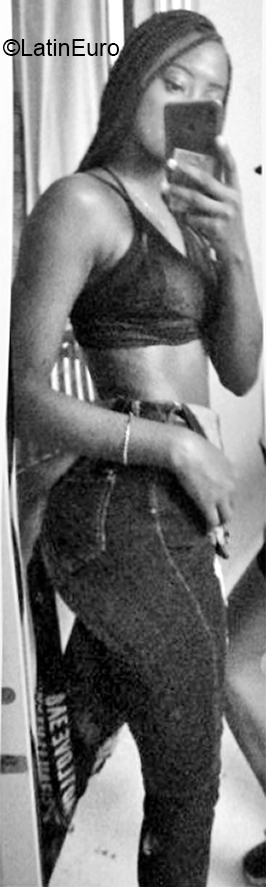 Date this hard body Dominican Republic girl Loren from Santo Domingo DO37180