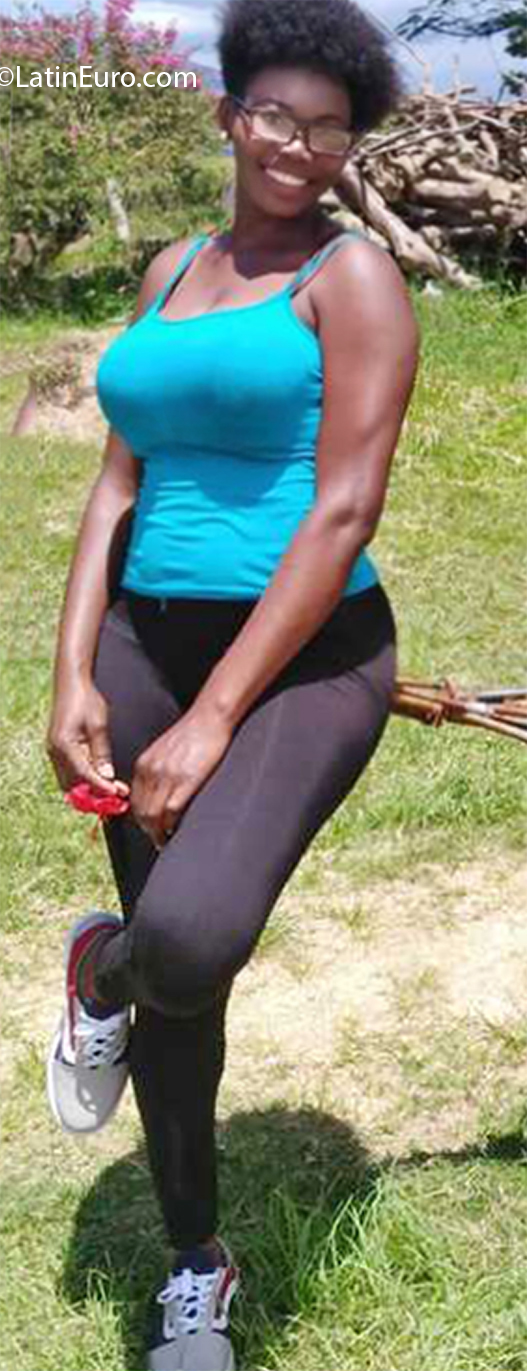 Date this voluptuous Colombia girl Merclay from Cali CO26652