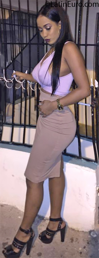 Date this foxy Dominican Republic girl Carolina Grelyn from Santo Domingo DO37194