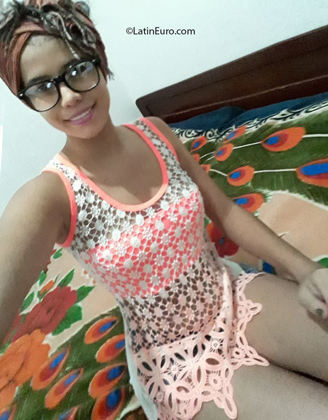 Date this nice looking Colombia girl Julia from Bucaramanga CO26659