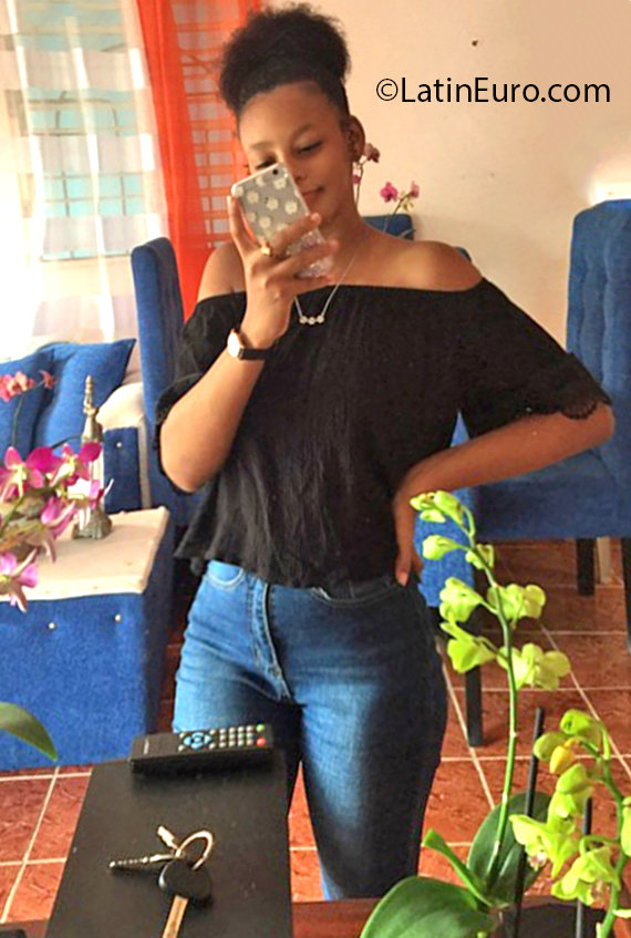 Date this georgeous Dominican Republic girl Elizabeth from Santo Domigo DO37206