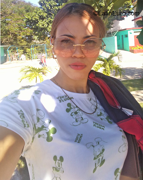 Date this exotic Cuba girl Yailen from Havana CU646