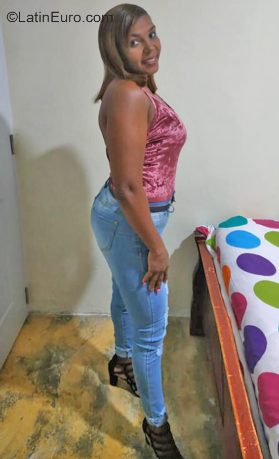 Date this hot Dominican Republic girl Tania ascota from Santo Domingo DO37297
