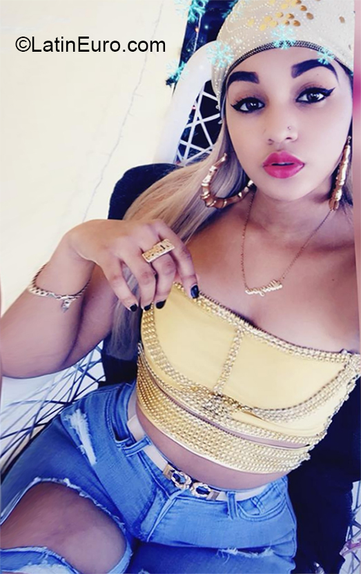 Date this good-looking Dominican Republic girl Genesis from Santo Domingo DO37301