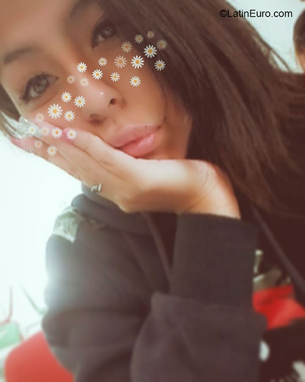 Date this voluptuous Argentina girl Esmeralda from Buenos Aires AR328