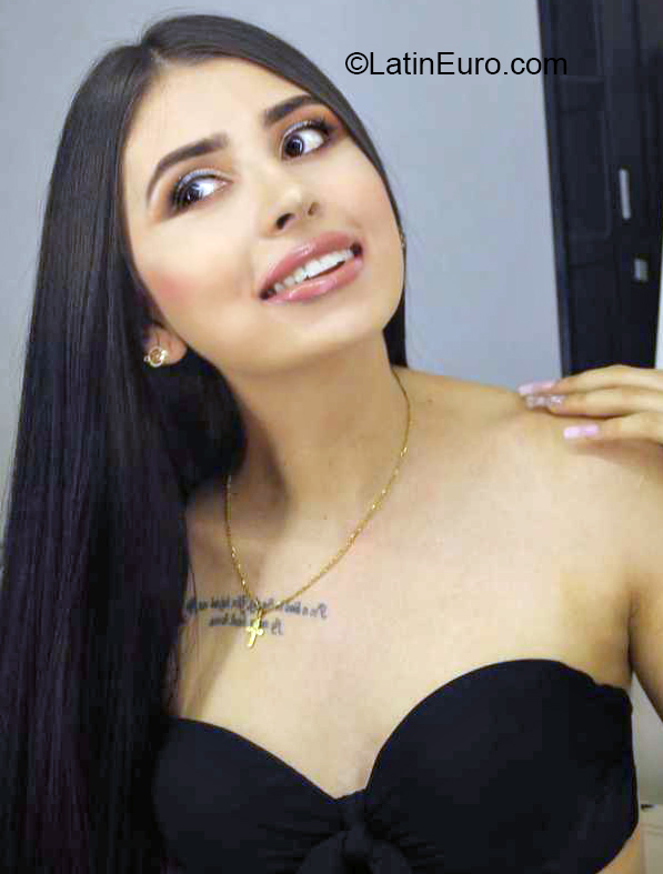 Date this young Colombia girl Tatiana from Medellin CO26780