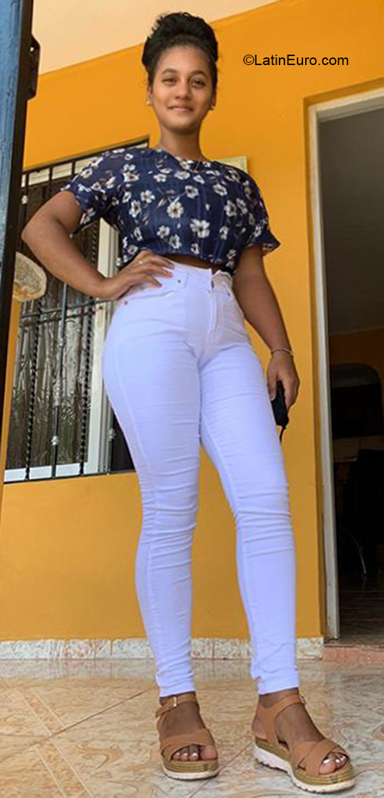 Date this pretty Dominican Republic girl Nayeli from Puerto Plata DO37366